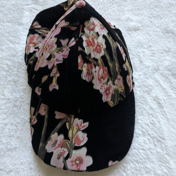 Black and pink flowered hat - Picture 3 of 3